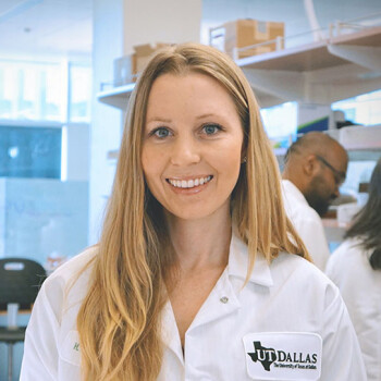 Heather Hayenga in her lab