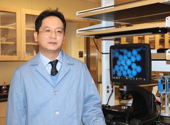 Professor Uses Chemistry and Protein Research to Battle Disease